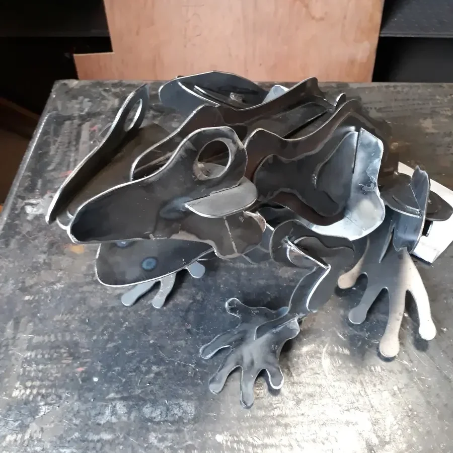 Crouching frog sculpture